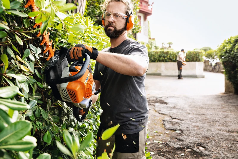 STIHL Benzin-Heckenschere HS82